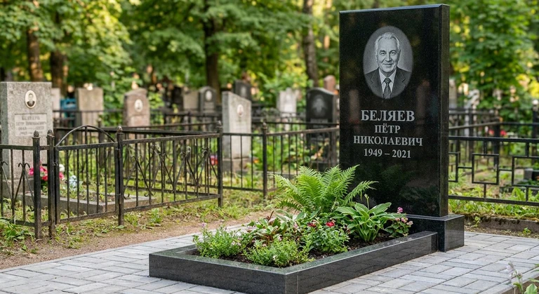 Памятник под ключ в Туле — гранитная стела с цветником и благоустройством, установлен под ключ