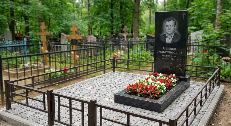 Памятник под ключ с цветником и благоустройством в Туле