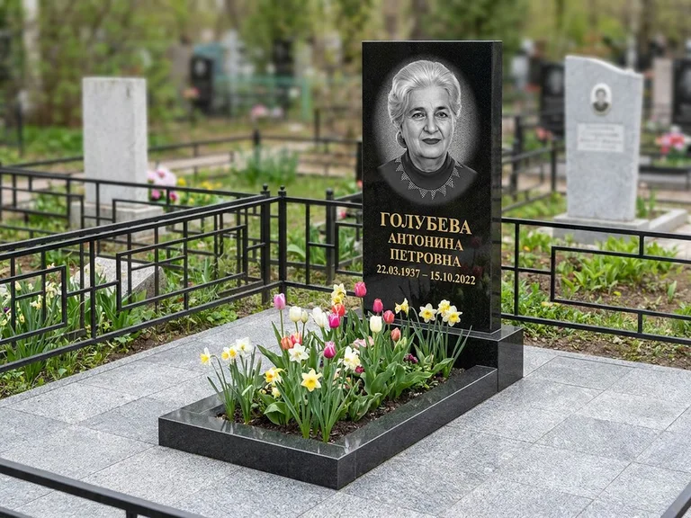 Портрет на памятнике в Туле — Выцветший скан восстановили и награвировали на стеле