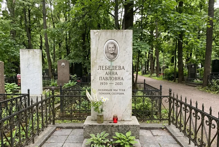 Уборка могилы до и после осенью — городское кладбище в Туле