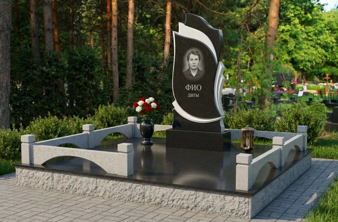 Памятник папе из чёрного гранита, фигурная стела с портретом, светлая оградка с арками и лампада Памятник папе из чёрного гранита, фигурная стела с портретом, светлая оградка с арками и лампада
