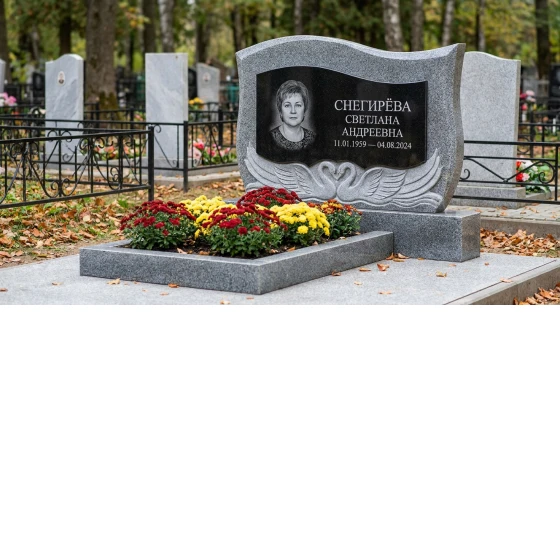 Памятник с лебедем на волне из мансуровского гранита